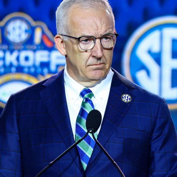 SEC will fight judge's order on pro-contract players