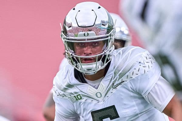 Moore's concussion clouds Oregon's statement win over USC