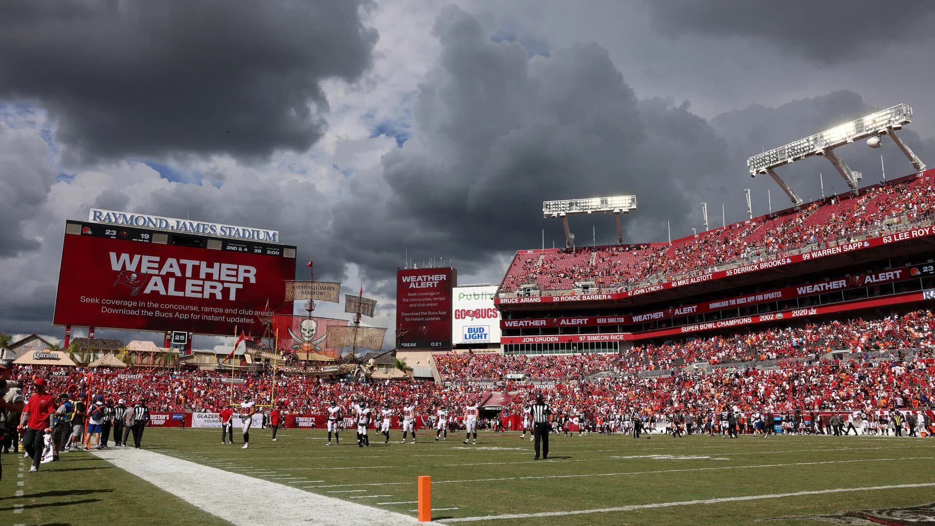 Buccaneers vs. Browns score: Cleveland completes Week 2 upset after two-hour weather delay
